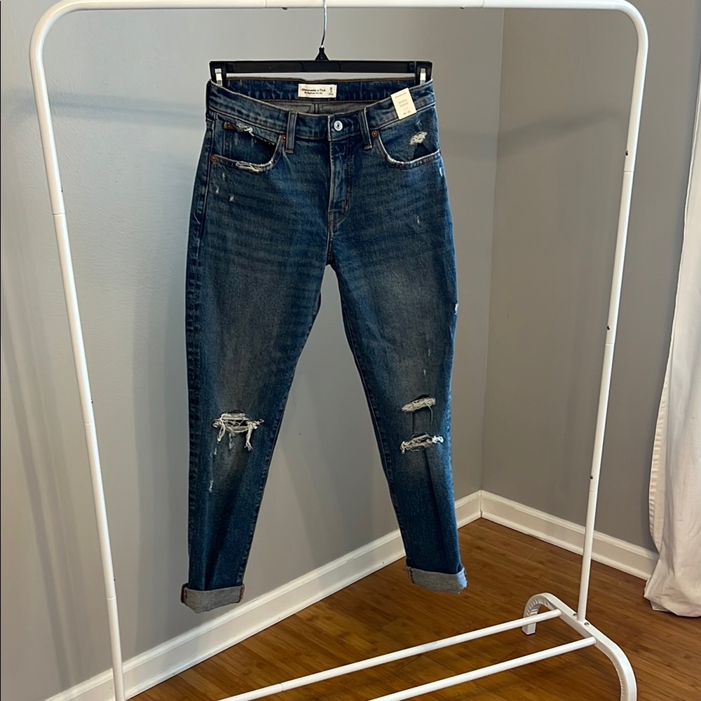 NWT Abercrombie Boyfriend Mid Rise Blue Jean - Sz 26/2R